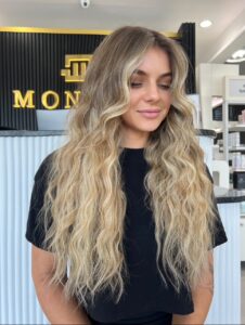 Y2K Style: lots of hair, chunky highlights around face